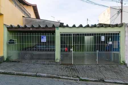 Casa à venda com 250m², 2 quartos e 2 vagas Casa à venda com 250m², 2 quartos e 2 vagasFachada