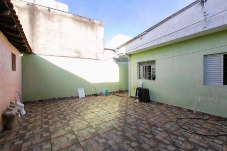 Casa à venda com 250m², 2 quartos e 2 vagas Casa à venda com 250m², 2 quartos e 2 vagasQuintal