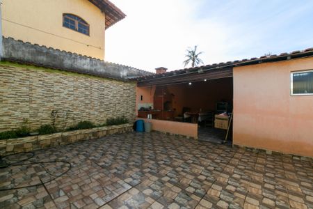 Casa à venda com 250m², 2 quartos e 2 vagas Casa à venda com 250m², 2 quartos e 2 vagasQuintal