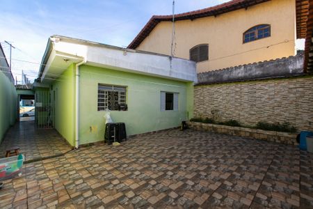 Casa à venda com 250m², 2 quartos e 2 vagas Casa à venda com 250m², 2 quartos e 2 vagasQuintal