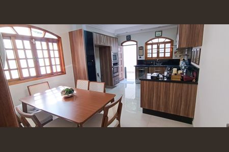 Casa à venda com 118m², 3 quartos e 2 vagasCozinha