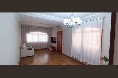 Casa à venda com 118m², 3 quartos e 2 vagasSala