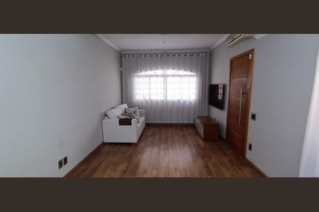 Casa à venda com 118m², 3 quartos e 2 vagasSala