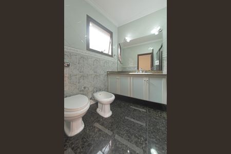 Casa para alugar com 300m², 3 quartos e 5 vagasBanheiro da Suíte 2