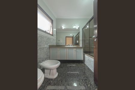 Casa para alugar com 300m², 3 quartos e 5 vagasBanheiro da Suíte 2