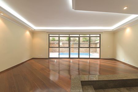 Casa para alugar com 300m², 3 quartos e 5 vagasSala