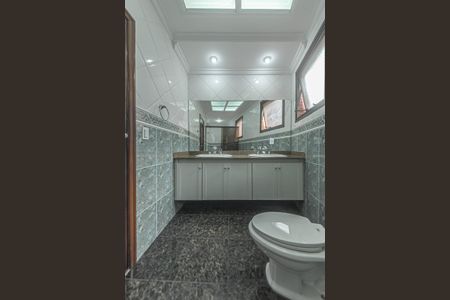 Casa para alugar com 300m², 3 quartos e 5 vagasBanheiro da Suíte 1