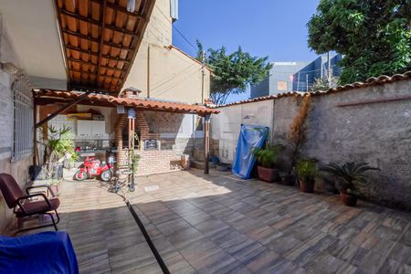 Casa à venda com 110m², 3 quartos e 3 vagas Casa à venda com 110m², 3 quartos e 3 vagasQuintal