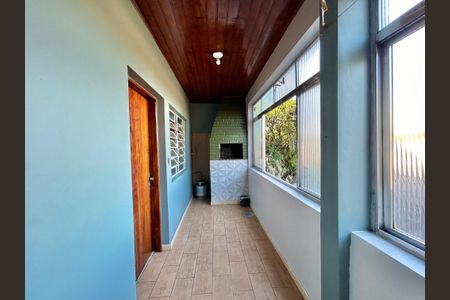 Casa à venda com 170m², 3 quartos e 2 vagas Casa à venda com 170m², 3 quartos e 2 vagasChurrasqueira