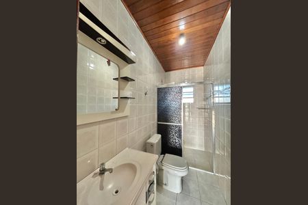 Casa à venda com 170m², 3 quartos e 2 vagas Casa à venda com 170m², 3 quartos e 2 vagasBanheiro