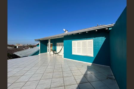 Casa à venda com 170m², 3 quartos e 2 vagas Casa à venda com 170m², 3 quartos e 2 vagasFachada