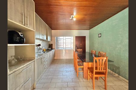 Casa à venda com 170m², 3 quartos e 2 vagas Casa à venda com 170m², 3 quartos e 2 vagasCozinha