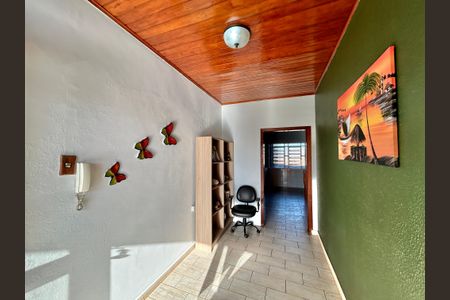 Casa à venda com 170m², 3 quartos e 2 vagas Casa à venda com 170m², 3 quartos e 2 vagasEntrada