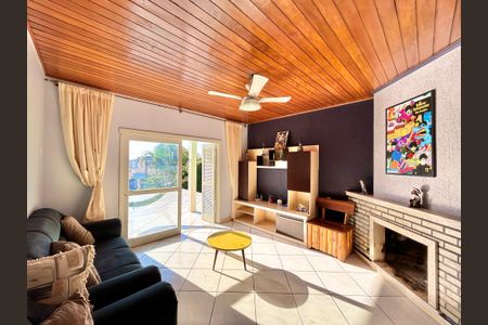 Casa à venda com 170m², 3 quartos e 2 vagas Casa à venda com 170m², 3 quartos e 2 vagasSala