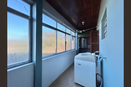 Casa à venda com 170m², 3 quartos e 2 vagas Casa à venda com 170m², 3 quartos e 2 vagasÁrea de Serviço