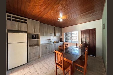 Casa à venda com 170m², 3 quartos e 2 vagas Casa à venda com 170m², 3 quartos e 2 vagasCozinha