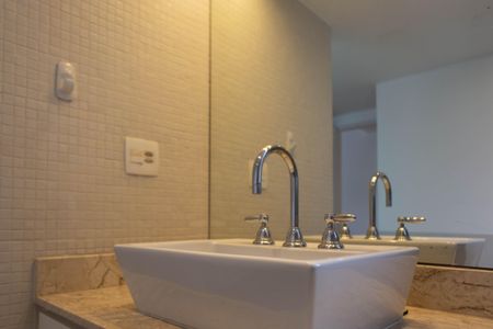 Apartamento à venda com 158m², 2 quartos e 2 vagasBanheiro da Suíte