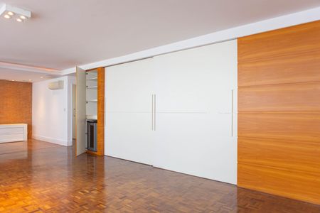 Apartamento à venda com 158m², 2 quartos e 2 vagasSala - destaque - adega climatizada