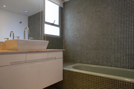 Apartamento à venda com 158m², 2 quartos e 2 vagasBanheiro da Suíte