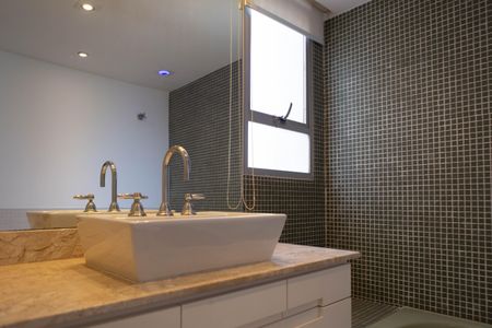 Apartamento à venda com 158m², 2 quartos e 2 vagasBanheiro da Suíte