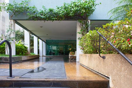 Apartamento à venda com 158m², 2 quartos e 2 vagasEntrada