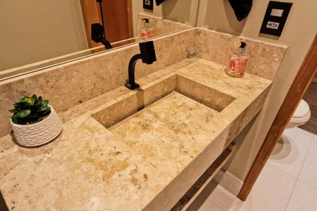 Lavabo de casa à venda com 3 quartos, 206m² em Parque Sao Domingos, São Paulo