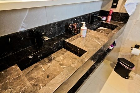 Casa à venda com 206m², 3 quartos e 4 vagasBanheiro da Suíte 1