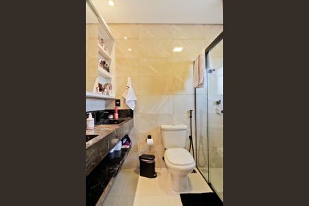 Casa à venda com 206m², 3 quartos e 4 vagasBanheiro da Suíte 1