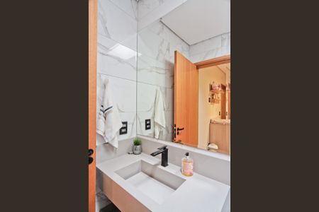 Casa à venda com 206m², 3 quartos e 4 vagasBanheiro da Suíte 2