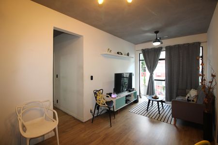 Apartamento à venda com 60m², 2 quartos e 2 vagasSala