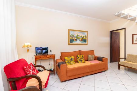 Casa para alugar com 130m², 3 quartos e 2 vagasSala