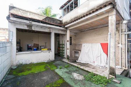 Casa à venda com 400m², 6 quartos e 2 vagasCasa - Quintal dos fundos