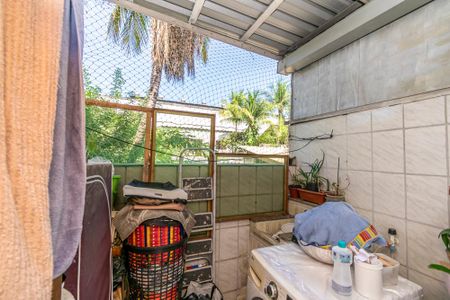 Casa à venda com 400m², 6 quartos e 2 vagasCasa 5 - Área de serviço