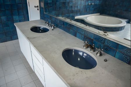 Casa para alugar com 1100m², 8 quartos e 8 vagasCasa 1 - Banheiro da Suíte 6