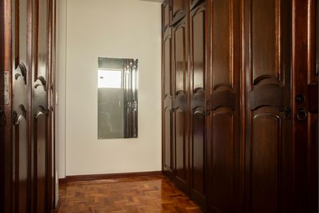 Casa para alugar com 1100m², 8 quartos e 8 vagasCasa 1 - Closet da Suíte 6
