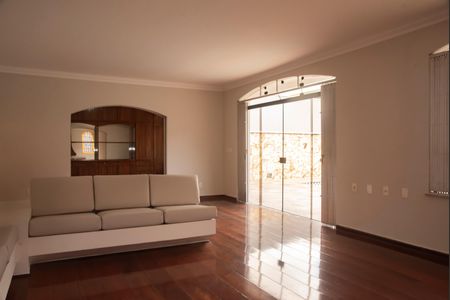 Casa para alugar com 1100m², 8 quartos e 8 vagasCasa 1 - Sala