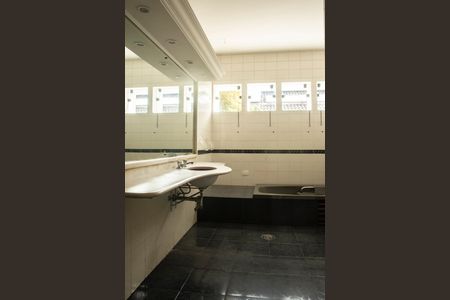 Casa para alugar com 1100m², 8 quartos e 8 vagasCasa 1 - Banheiro da Suíte 5