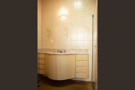 Casa para alugar com 1100m², 8 quartos e 8 vagasCasa 1 - Banheiro da Suíte 1