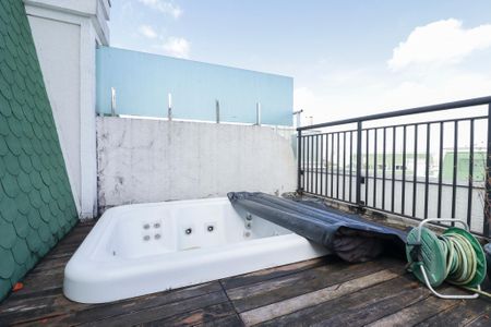 Apartamento à venda com 246m², 3 quartos e 2 vagas Apartamento à venda com 246m², 3 quartos e 2 vagasÁrea comum - Terraço