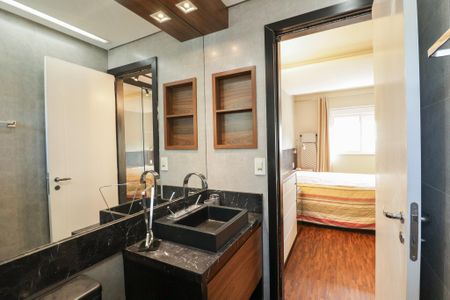 Apartamento à venda com 246m², 3 quartos e 2 vagas Apartamento à venda com 246m², 3 quartos e 2 vagasBanheiro da Suíte