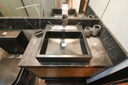 Apartamento à venda com 246m², 3 quartos e 2 vagas Apartamento à venda com 246m², 3 quartos e 2 vagasBanheiro da Suíte