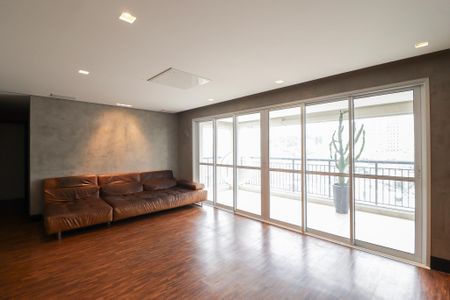 Apartamento à venda com 246m², 3 quartos e 2 vagas Apartamento à venda com 246m², 3 quartos e 2 vagasSala