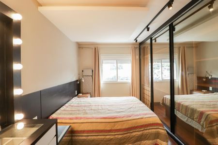 Apartamento à venda com 246m², 3 quartos e 2 vagas Apartamento à venda com 246m², 3 quartos e 2 vagasSuíte