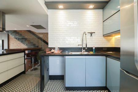 Apartamento à venda com 246m², 3 quartos e 2 vagas Apartamento à venda com 246m², 3 quartos e 2 vagasCozinha e Área de Serviço