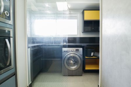 Apartamento à venda com 246m², 3 quartos e 2 vagas Apartamento à venda com 246m², 3 quartos e 2 vagasCozinha e Área de Serviço