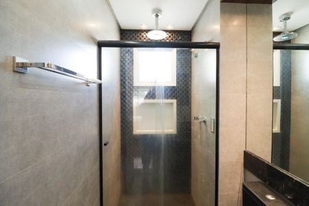 Apartamento à venda com 246m², 3 quartos e 2 vagas Apartamento à venda com 246m², 3 quartos e 2 vagasBanheiro da Suíte