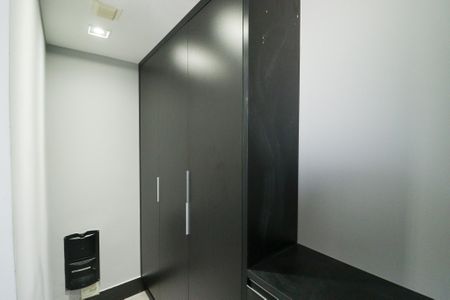 Apartamento à venda com 246m², 3 quartos e 2 vagas Apartamento à venda com 246m², 3 quartos e 2 vagasCozinha e Área de Serviço