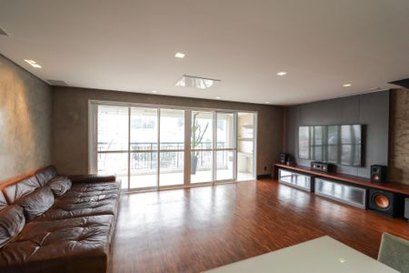 Apartamento à venda com 246m², 3 quartos e 2 vagas Apartamento à venda com 246m², 3 quartos e 2 vagasSala