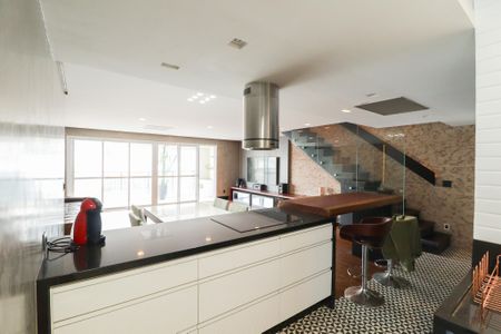 Apartamento à venda com 246m², 3 quartos e 2 vagas Apartamento à venda com 246m², 3 quartos e 2 vagasCozinha e Área de Serviço