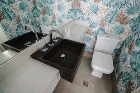 Apartamento à venda com 150m², 3 quartos e 2 vagas Apartamento à venda com 150m², 3 quartos e 2 vagasBanheiro de serviço 2